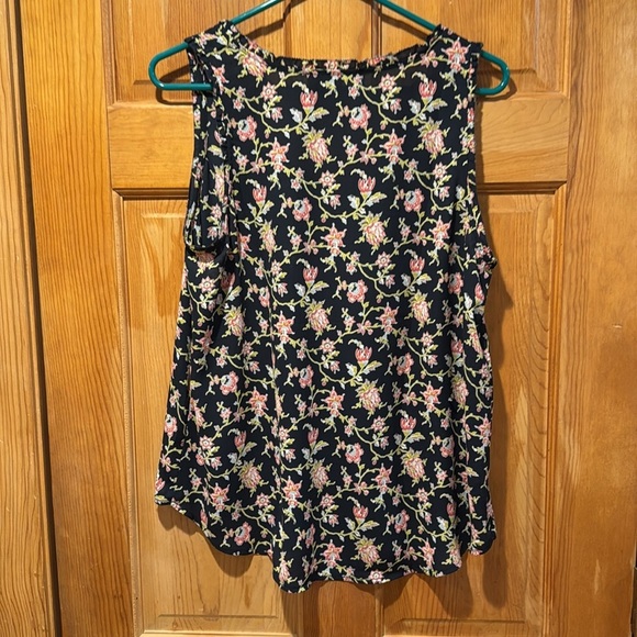 Loft women’s sleeveless floral blouse size large. - Picture 4 of 8